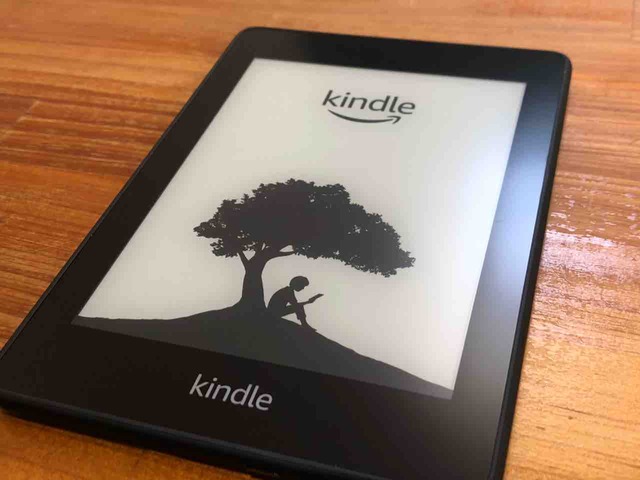 防水機能がついた新しい「KindlePaperwhite（第10世代）」【レビュー】ファーストインプレッションと旧世代機との違いについて