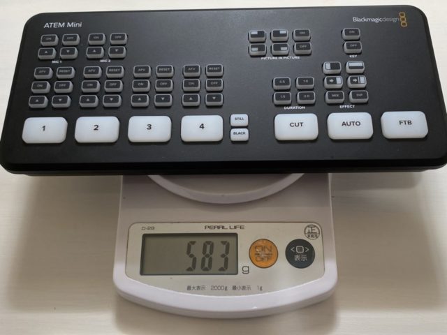 Blackmagic Design ATEM Miniサイズは10.3 x 23.7 x 3.5 cm。
重量は実測583g(公称549g)