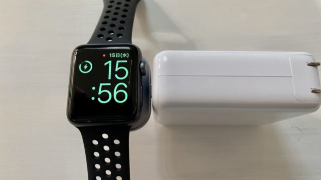 Anker PowerCore3 Fusion 5000とSatechi USB-C Apple Watch充電ドックでApple Watch充電