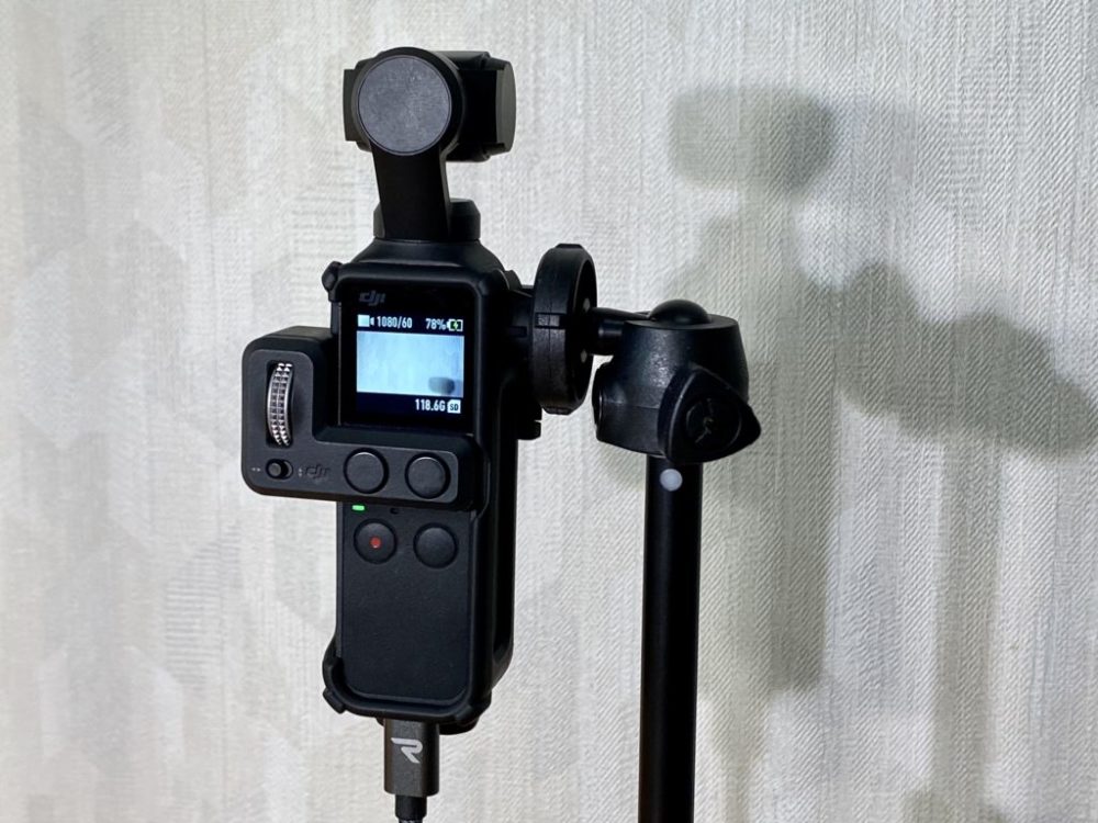 PolarPro Tripod Mount（OsmoPocket用三脚マウント）の側面ネジで三脚に固定するとUSB-Cポートが使える